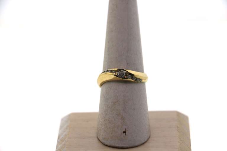 Beautiful 14k Gold Ring with Centerpiece Diamond