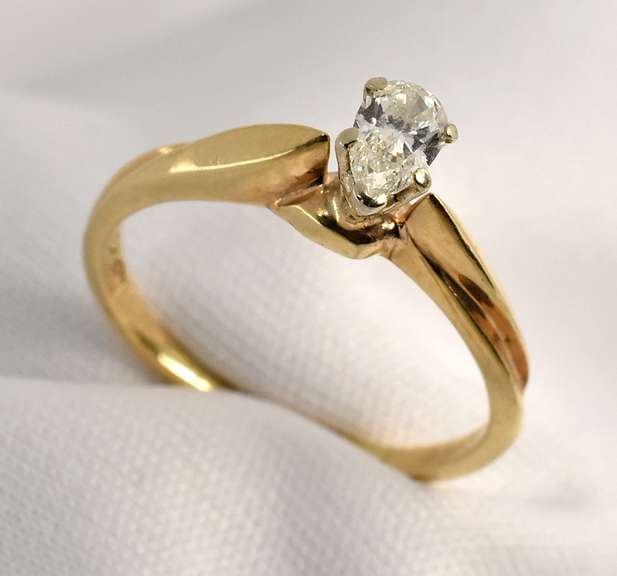 Stylish Pear Shaped Diamond Ring