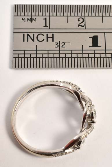 Sweet 3 Diamond Ring