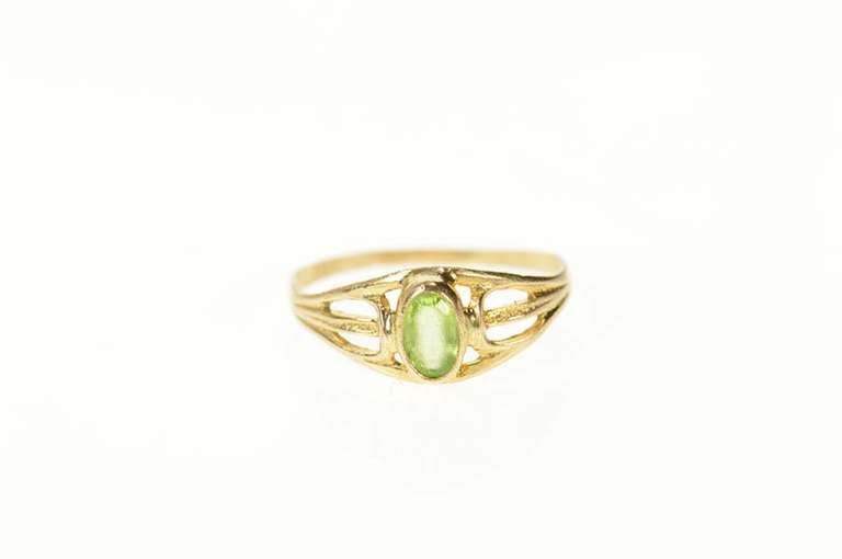 10K Yellow Gold Ornate Retro Oval Peridot Child's Baby Midi Ring