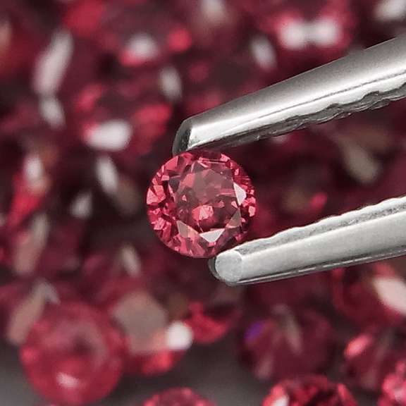 Amazing 7.01ct round cut top violet red Garnet set