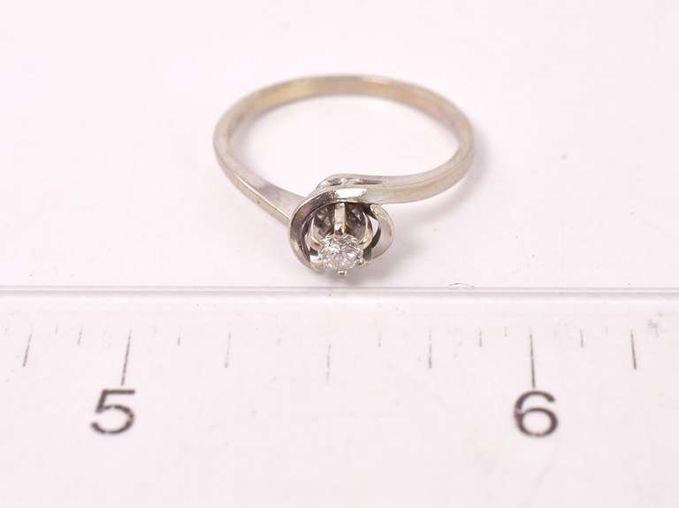 Dainty Ladies Diamond Ring in White Gold