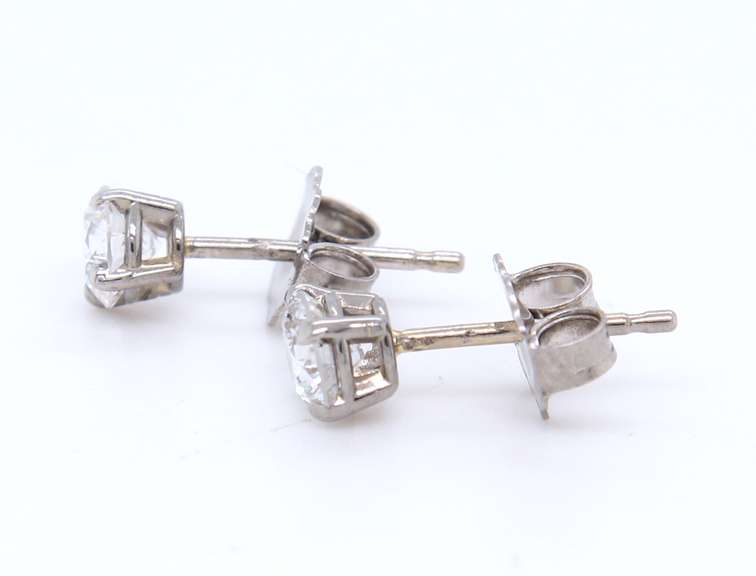 Sparkling White Gold Diamond Stud Earrings