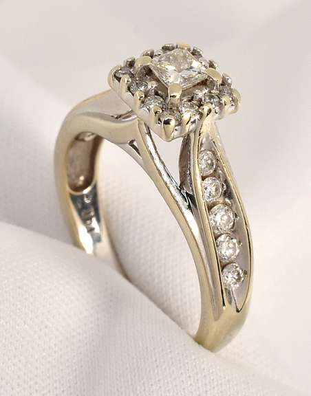 Contemporary WG Diamond Ring