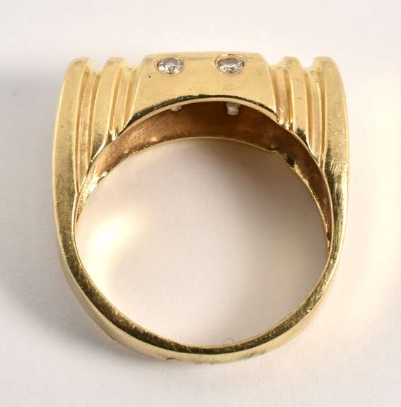 Nicely Styled Petite Diamond Ring