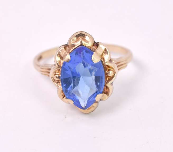 Beautiful Blue Gemstone Ring in Yellow Gold