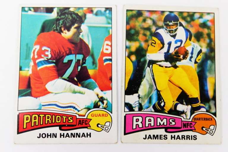 2 Topps 1975 Football Greats Cards
