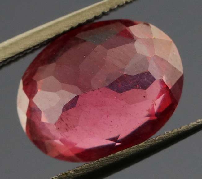Fantastic 3.28ct oval cut imperial red Ruby