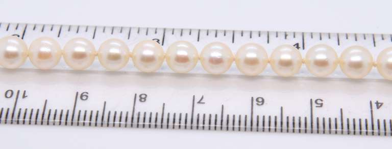 Elegant White Fresh Water Pearl Bracelet w Gold Clasp