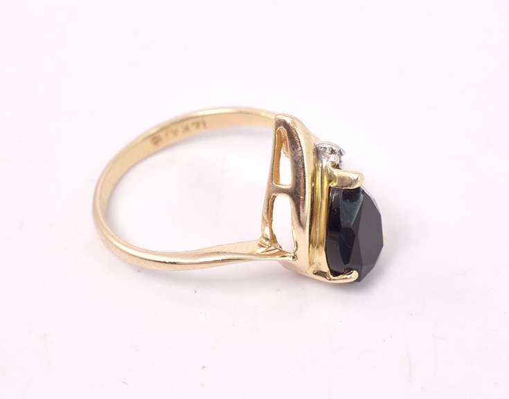 Wonderful Onyx and Diamond Ring in 14K Yellow Gold
