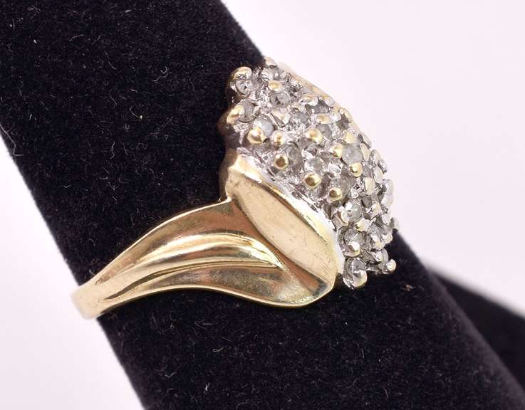 Dazzling Diamond Ring in Yellow Gold
