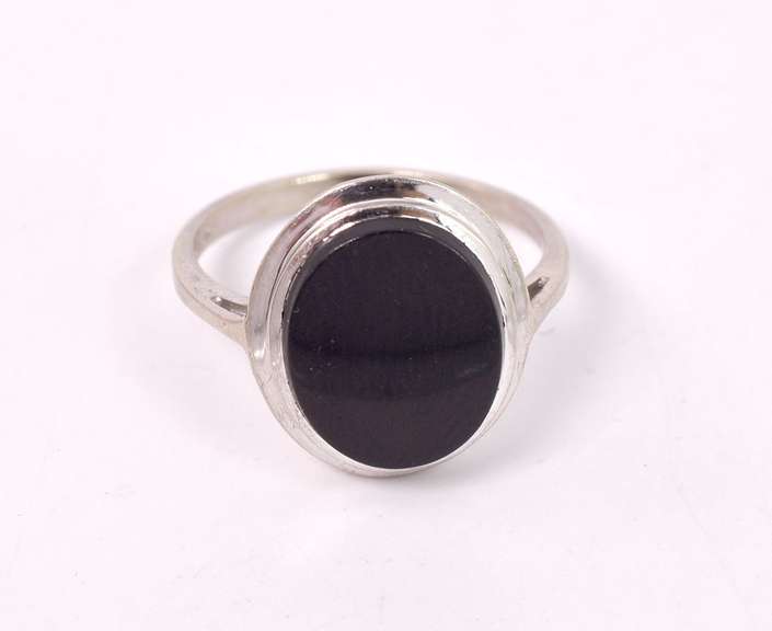 Wonderful Onyx Ring in White Gold