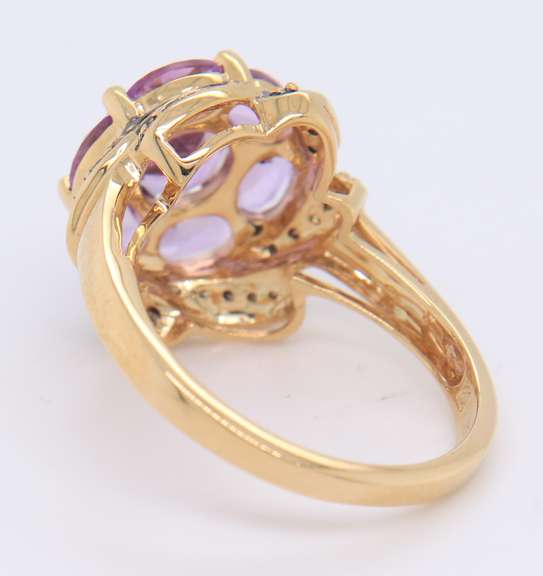 Attractive Yellow Gold Amethyst Cluster and Chocolate Diamond Ring