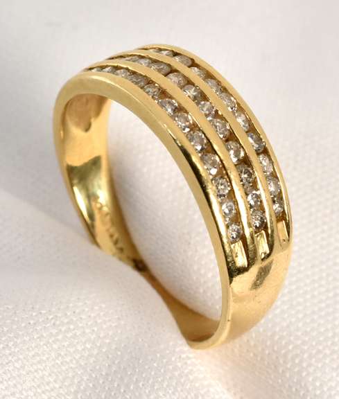 Sweet 3 Rows of Diamonds Band