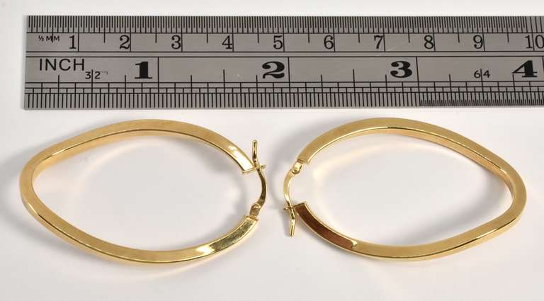 Fashionable Wavy Hoop Earrings