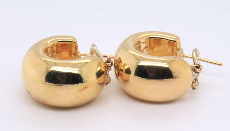 Attractive 18kt Italian Wide Hoop Earrings
