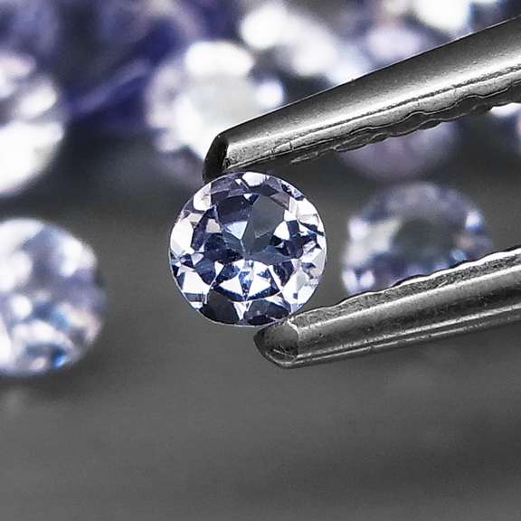 Heavy flashing 4.77ct diamond cut Tanzanite set