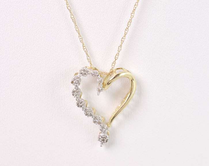 Delicate Diamond Heart Necklace in 14K Yellow Gold