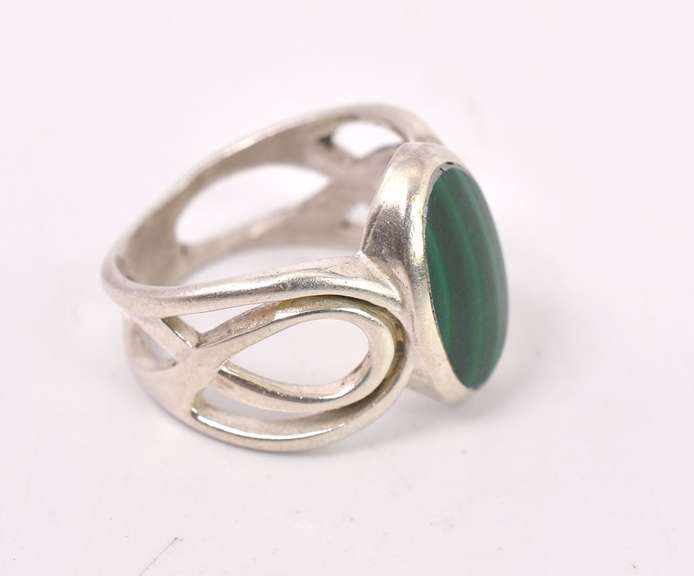 Malachite Ring in Sterling Silver