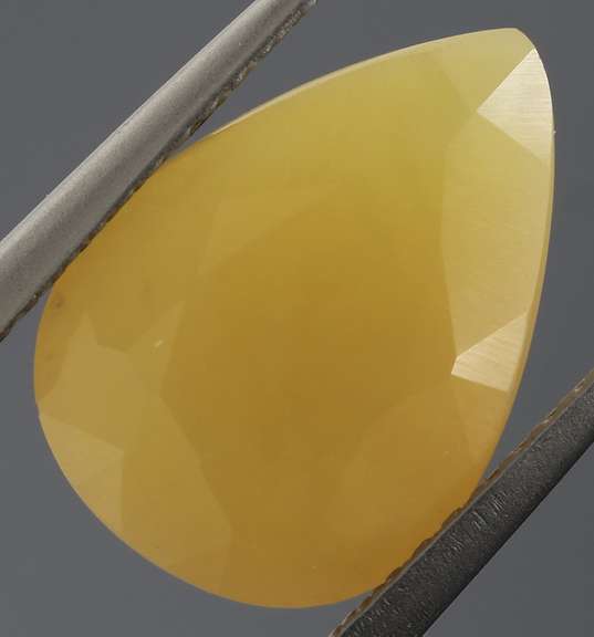 Glistening 3.94ct natural golden Fire Opal