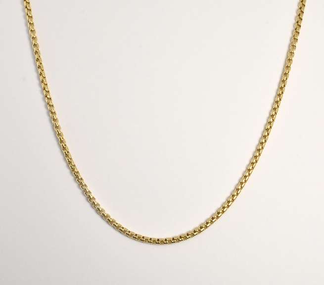 Fashionable Rounded Box Link Necklace