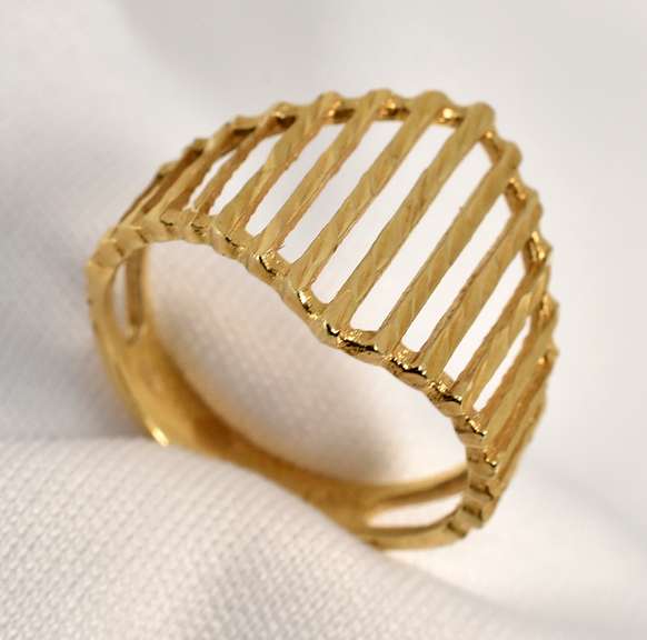 Pretty Diamond Cut Lattice Style Ring