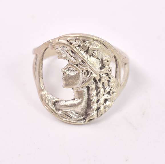 Cameo Ring in Sterling Silver