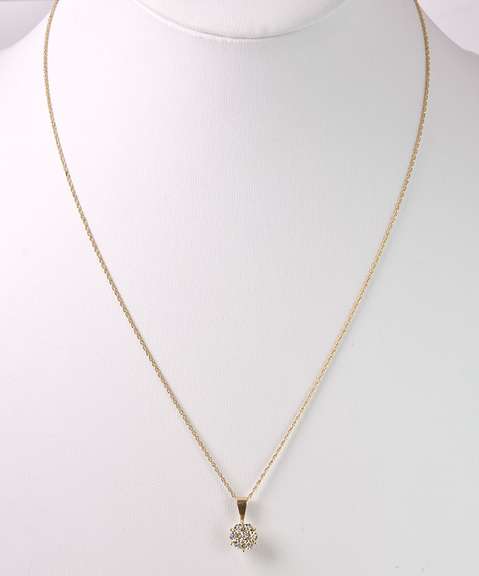 Beautiful Cluster Diamond Pendant Necklace in 14K Yellow Gold