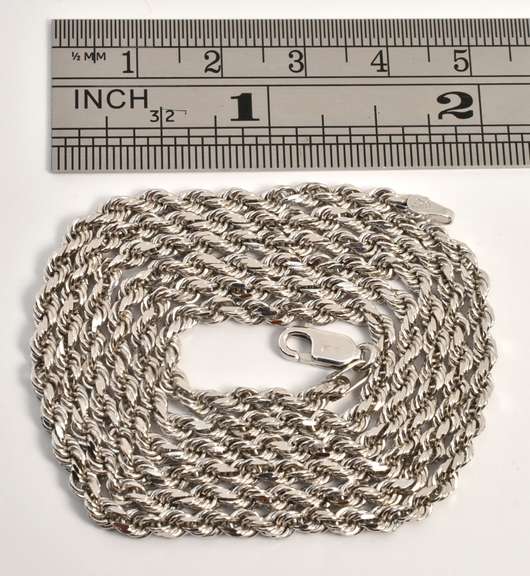 Useful 14k WG Diamond Cut Rope