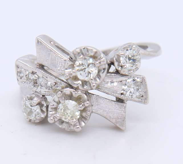 Vintage White Gold Diamond Floremtine Ring