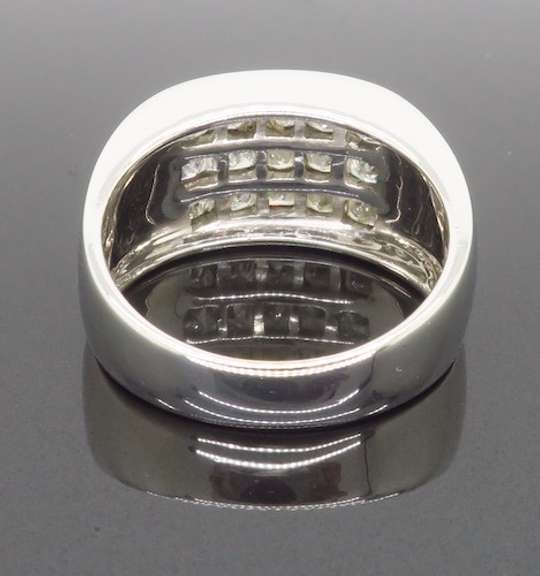 18k White Gold Invisible Set Princess Cut Diamond Ring
