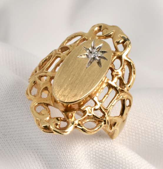 Pretty Filigree Signet Ring