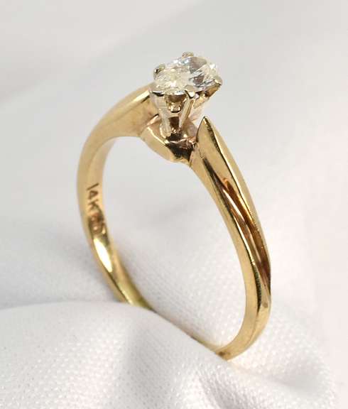 Stylish Pear Shaped Diamond Ring