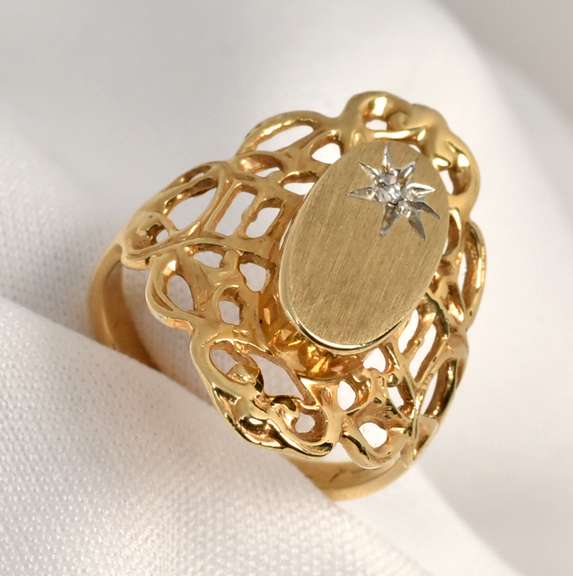 Pretty Filigree Signet Ring