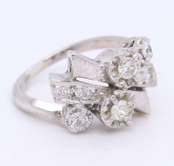 Vintage White Gold Diamond Floremtine Ring
