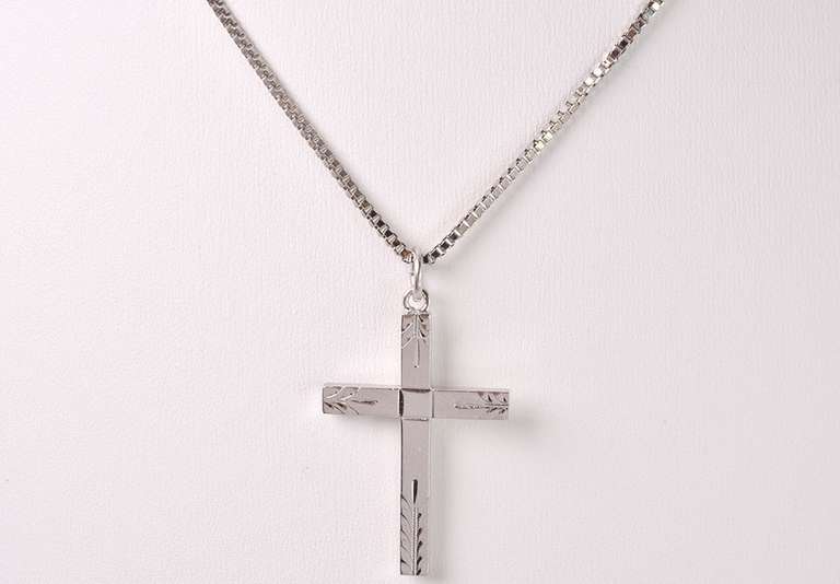 Cross Pendant Necklace in Sterling Silver