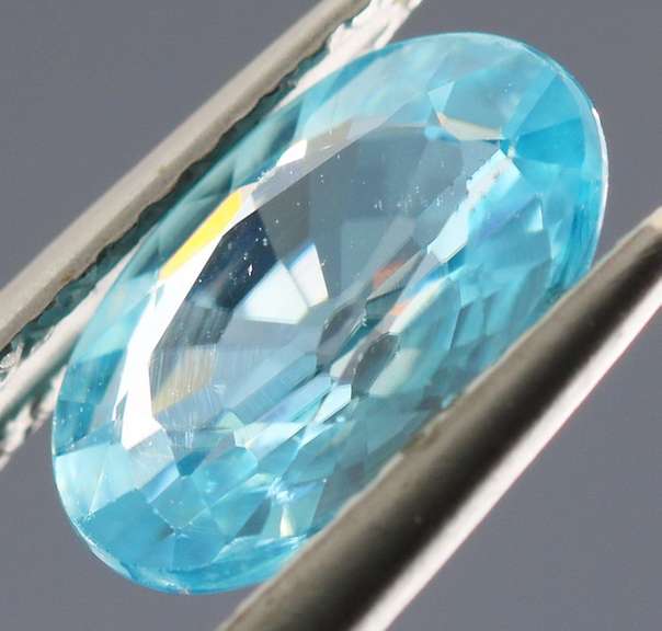 Brilliant! 2.34ct diamond luster blue Zircon