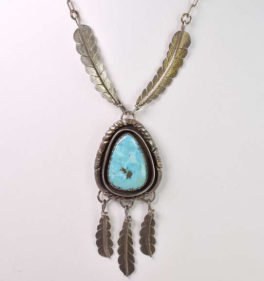 Dazzling Vintage Native American Style Turquoise Pendant Necklace in Sterling Silver
