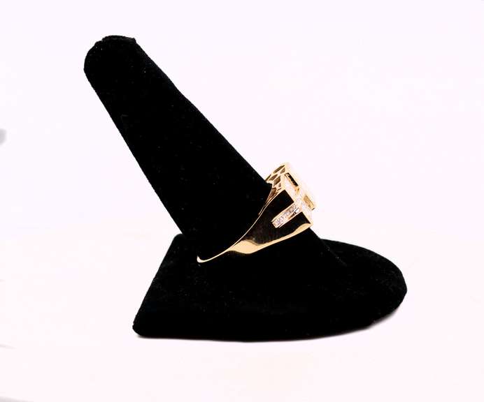 Sleek Men's Pave Diamond Ring In Gold
