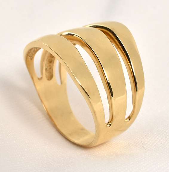 Attractive Three in One Gold Ring