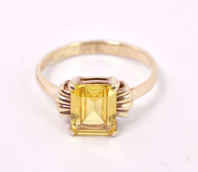 Lavish Yellow Sapphire Ring in Yellow Gold