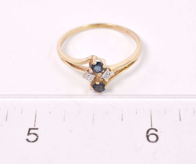 Beautiful Blue Stone and Diamond Ring in Yellow Gold