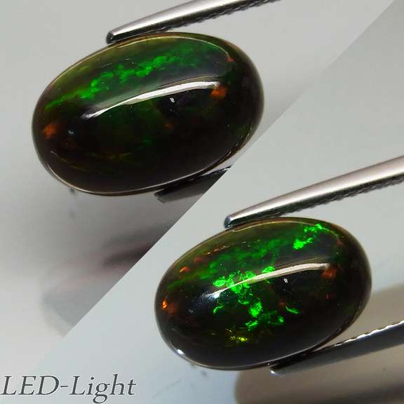 Captivating 2.56ct floral flashing Black Opal
