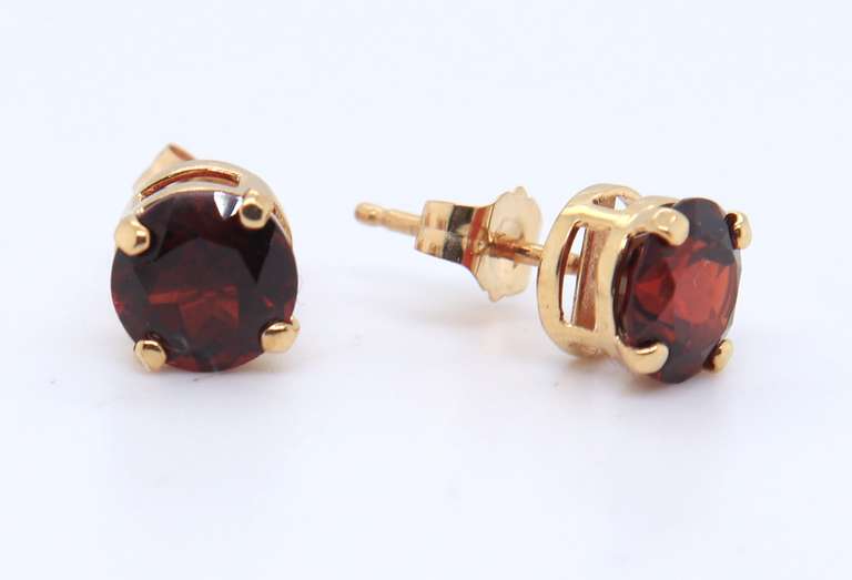 Beautiful Yellow Gold 6mm Garnet Stud Earrings