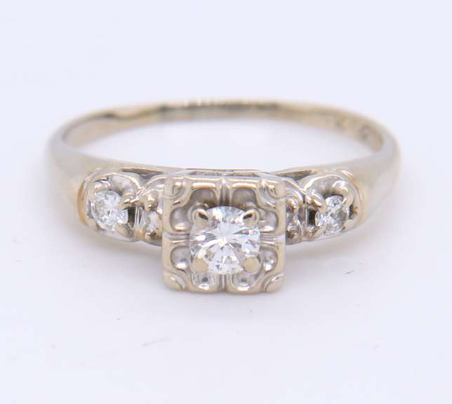 Vintage White Gold apx 0.25ctw Diamond Ring