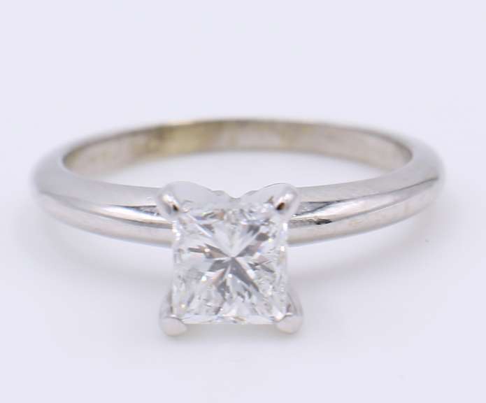 Majestic White Gold Princess Cut Solitare Engagement Ring
