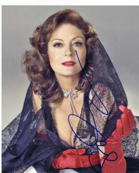 Susan Sarandon Autographed Red Gloves Photo RD PSA/DNA