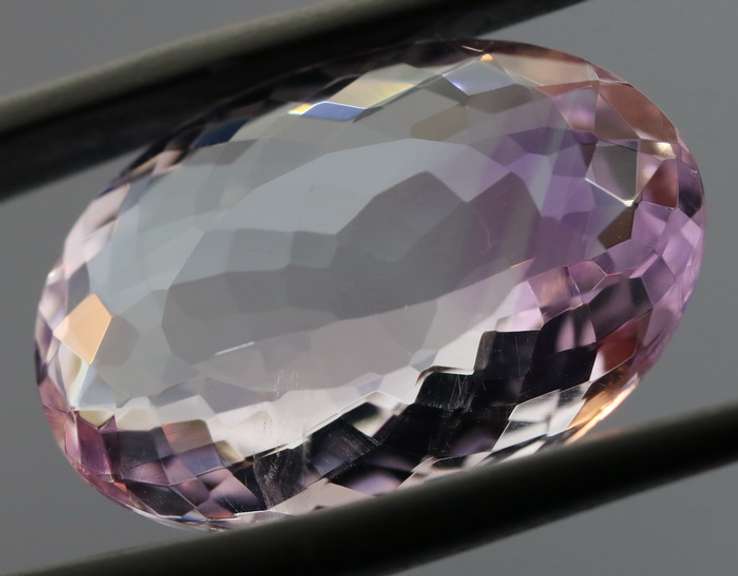 Glittering oval cut 18.37ct pink Amethyst