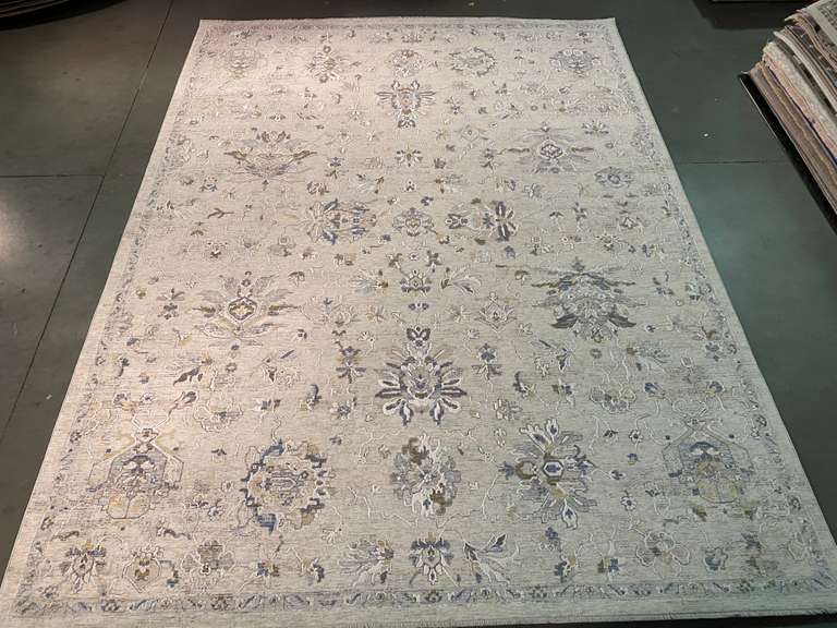 MAGNIFICENT NEUTRAL RUG 8X11