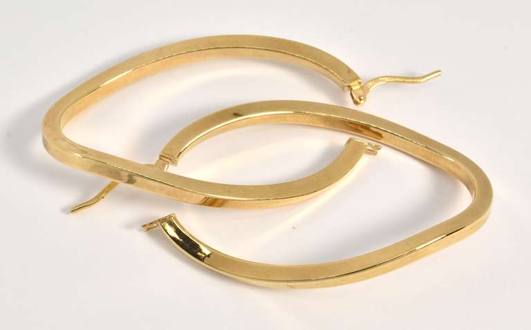 Fashionable Wavy Hoop Earrings